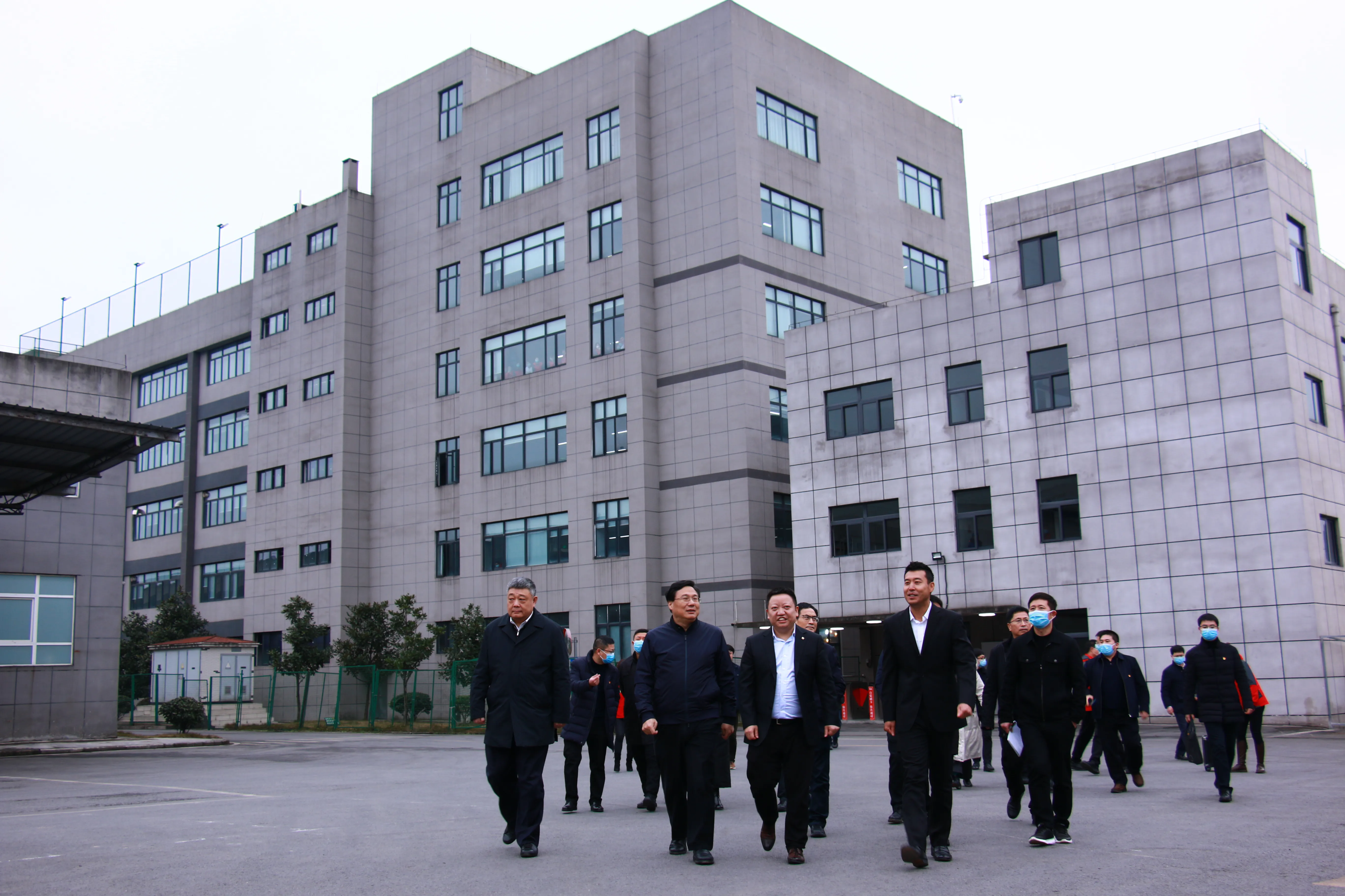 重庆市委副书记吴存荣赴聚慧合川梅香园生产基地，调研指导智能化建设工作