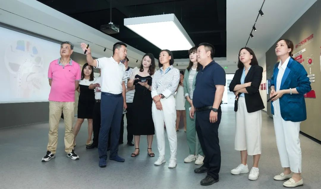 热烈欢迎中国调味品协会副会长白燕女士一行参访聚慧餐调