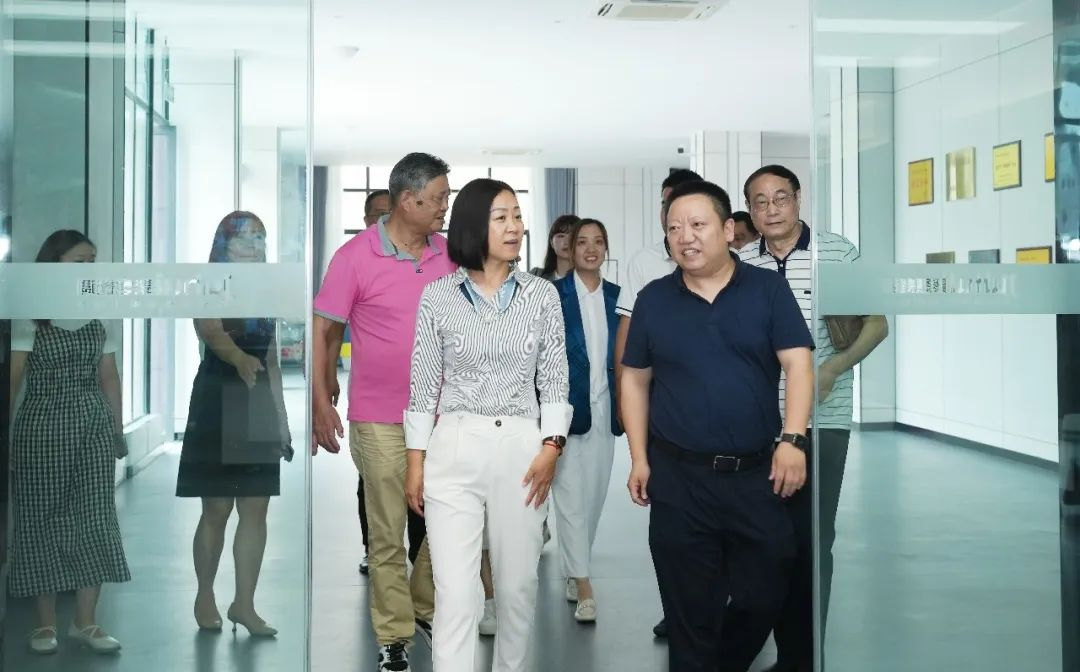 热烈欢迎中国调味品协会副会长白燕女士一行参访聚慧餐调