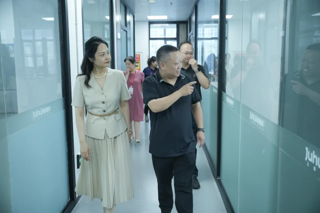 聚慧餐调携手重庆市经信委共促行业发展，深化学习贯彻党的二十届三中全会精神