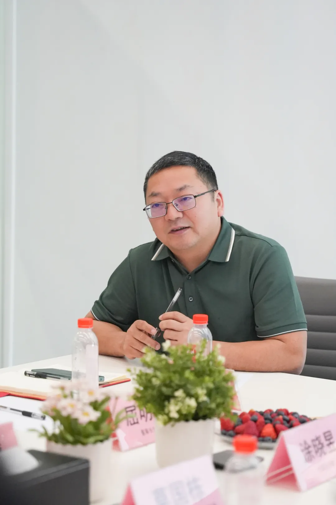 围观！李锦记全球高管来访聚慧餐调！一起探秘风味背后的研发哲学